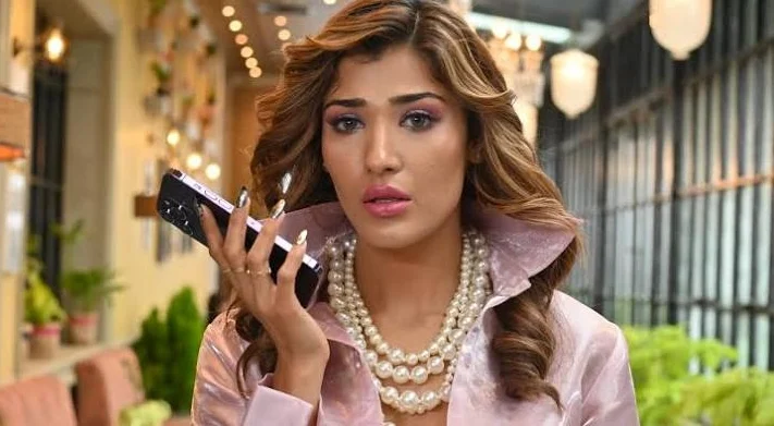 Badi Heroine Banti Hai